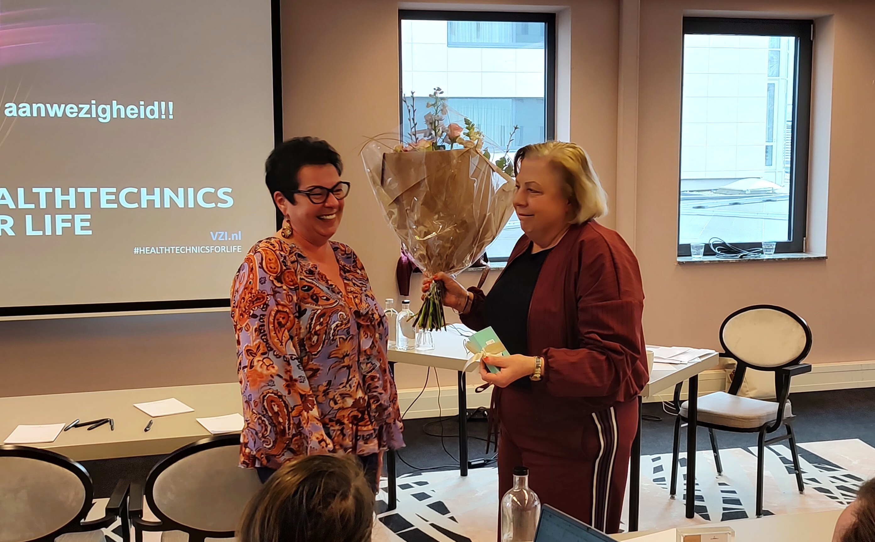 Anita Sieverink bedankt Chantal Weerts